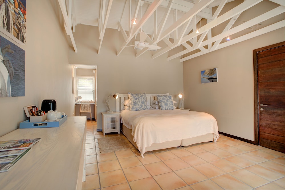Abalone Guest Lodge 7/50