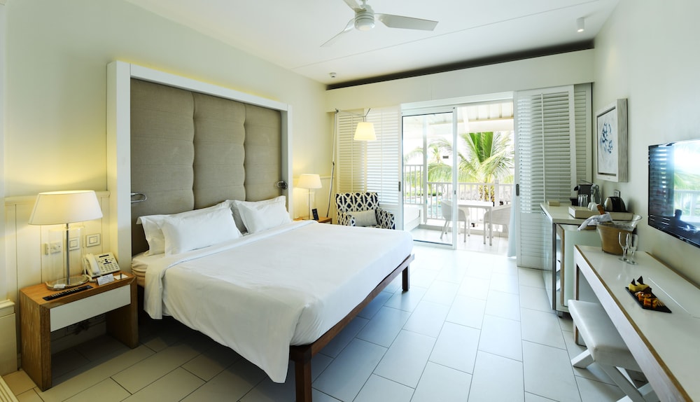 غرفة بريميوم بسرير كينج بإطلالة على البحر، Radisson Blu Azuri Resort and Spa 3/10