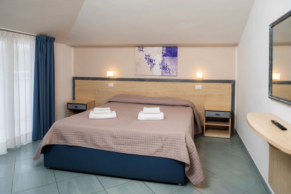 COMFORT, DOUBLE BED