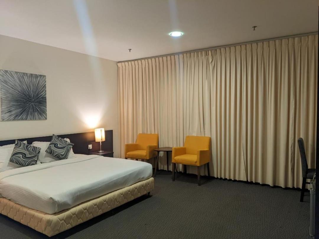 Junior Suite, King Bed, The View Hotel 2/3