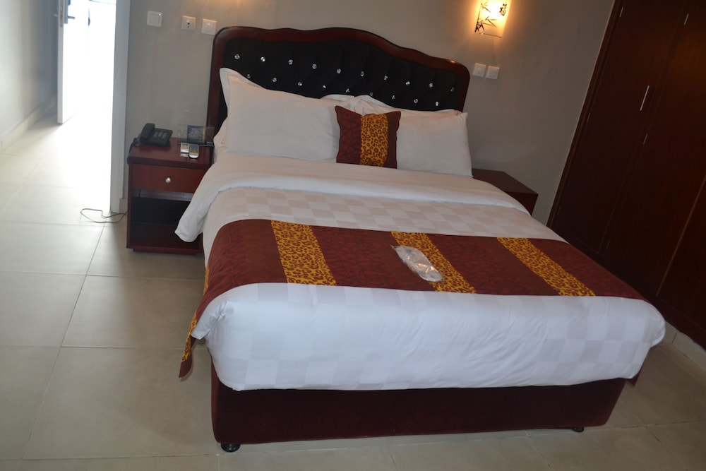 Hotel La Falaise Bonanjo 9/42