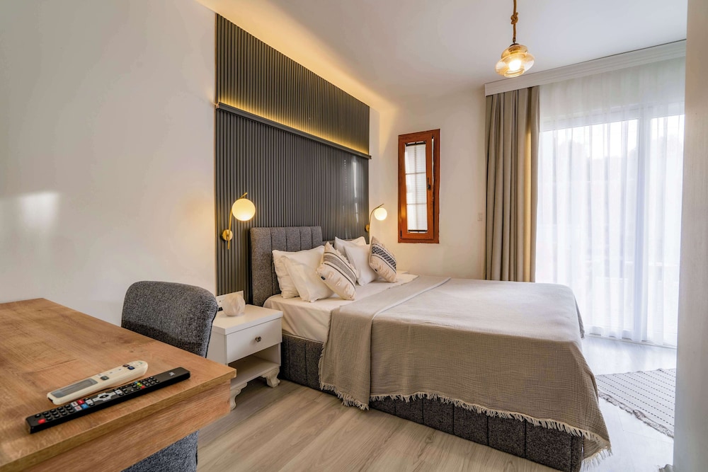 Bugra Alacati - Adults Only 16/42