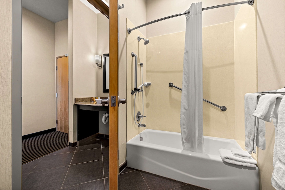 Sonesta Essential Indianapolis Airport 31/34