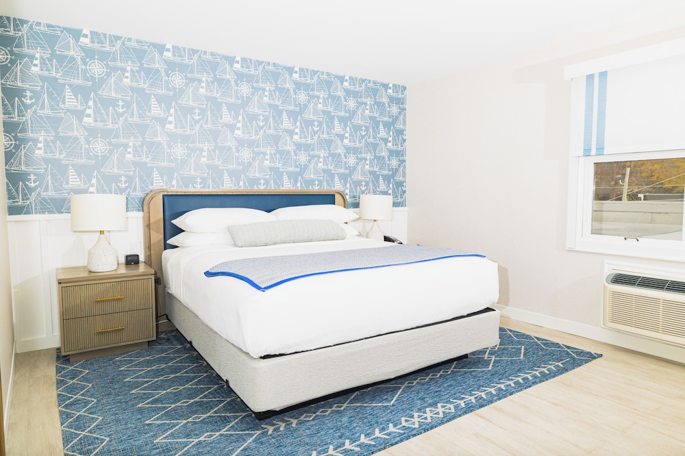 Standard, King Bed, City View, Accessible