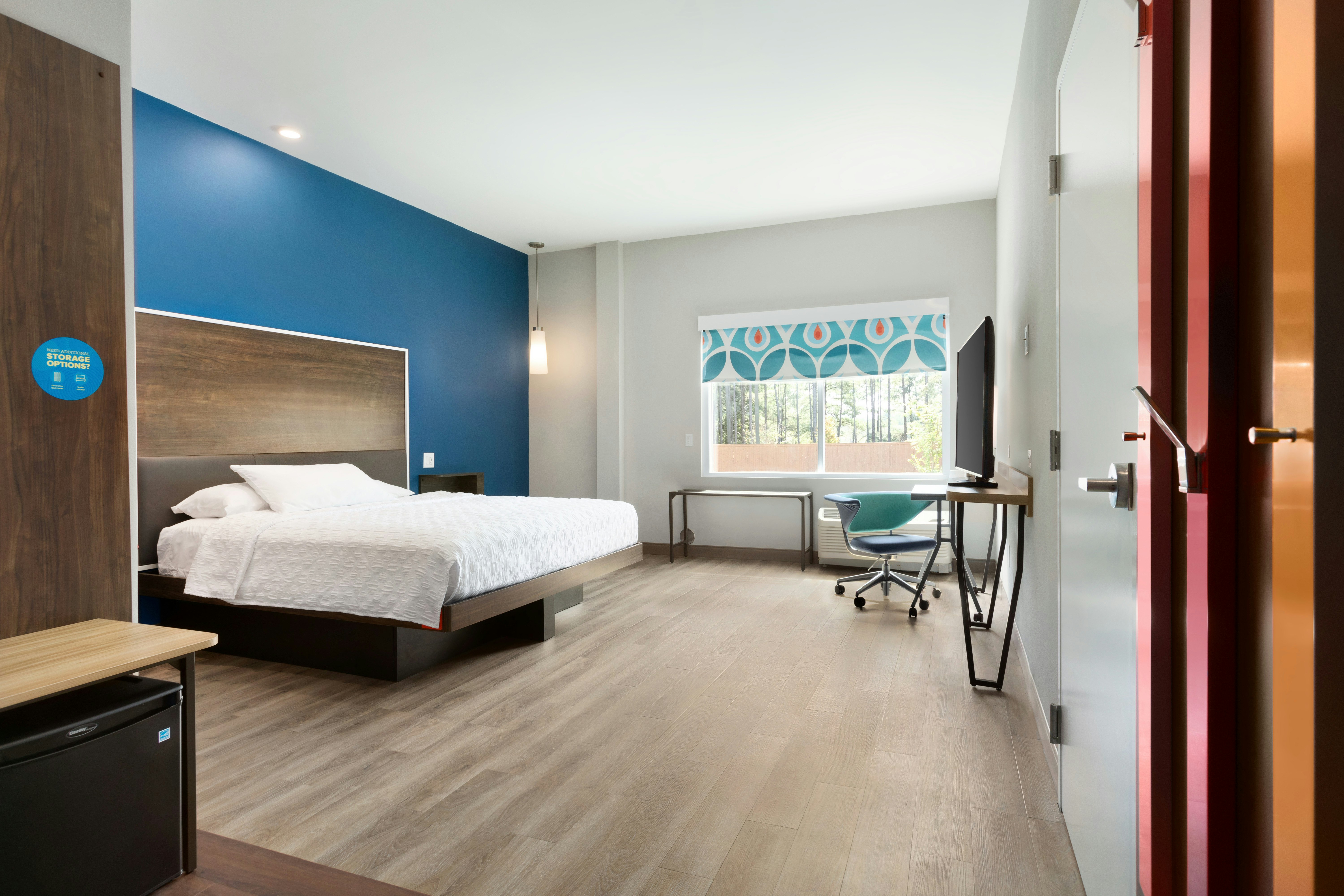 ROOM, KING BED