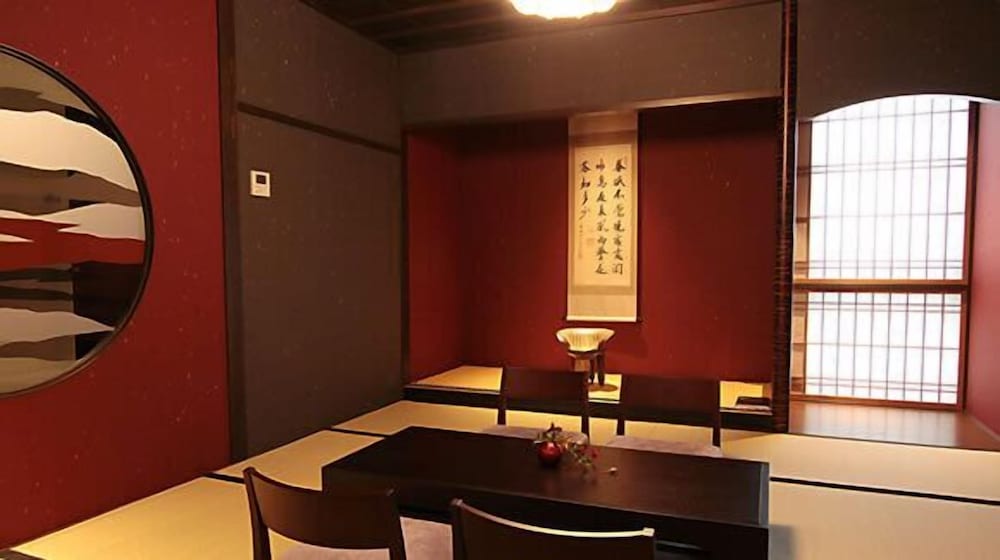 Kizashi The Suite 28/49