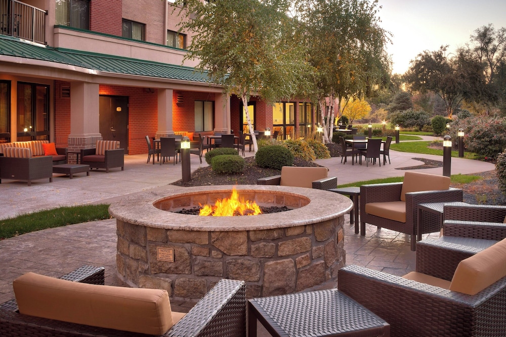 Courtyard by Marriott Kansas City Shawnee 46/71