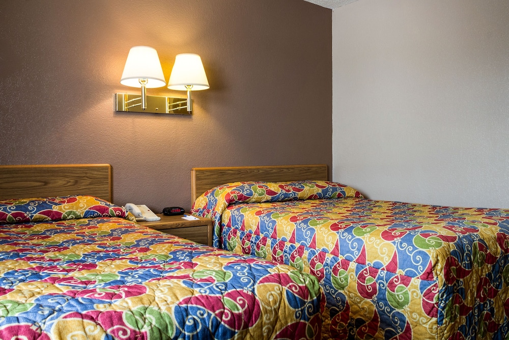 Rodeway Inn Fargo 8/39
