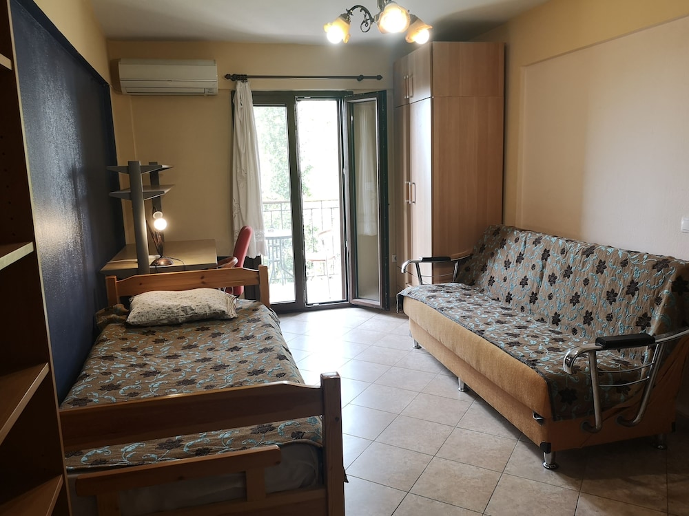 DELUXE, STUDIO, SINGLE BED