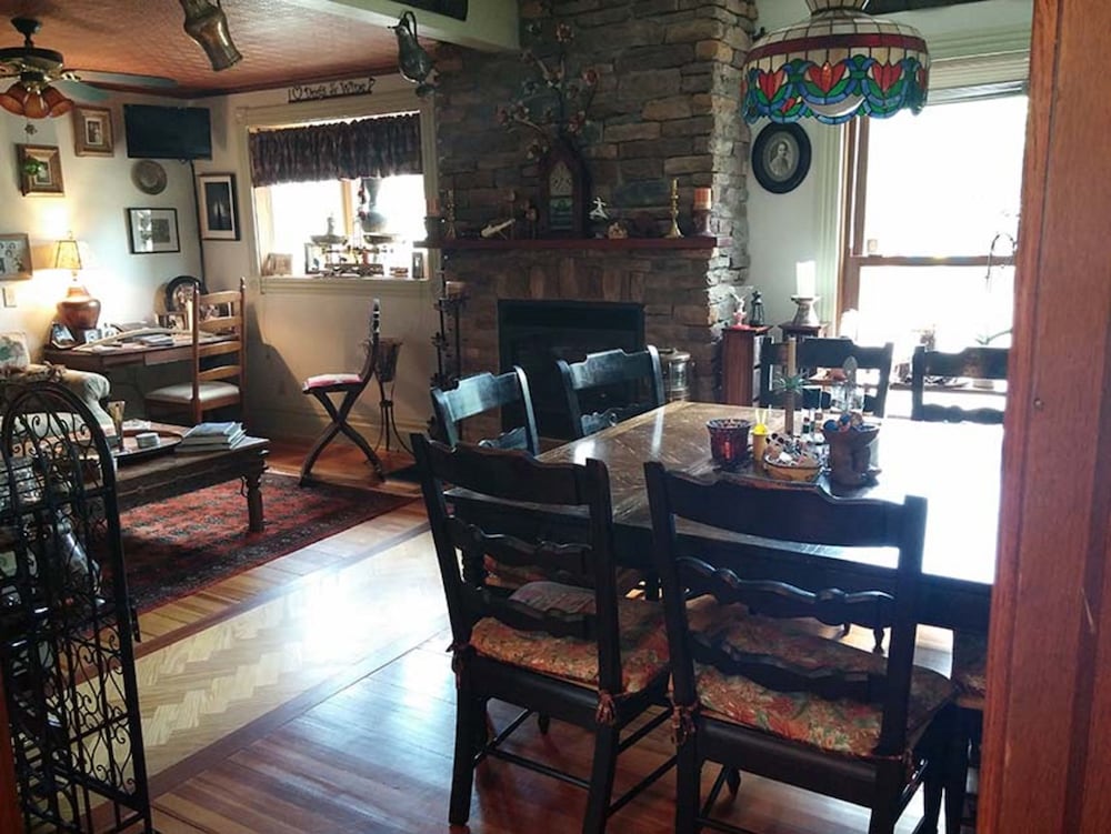 Oasis Bed and Breakfast 25/37