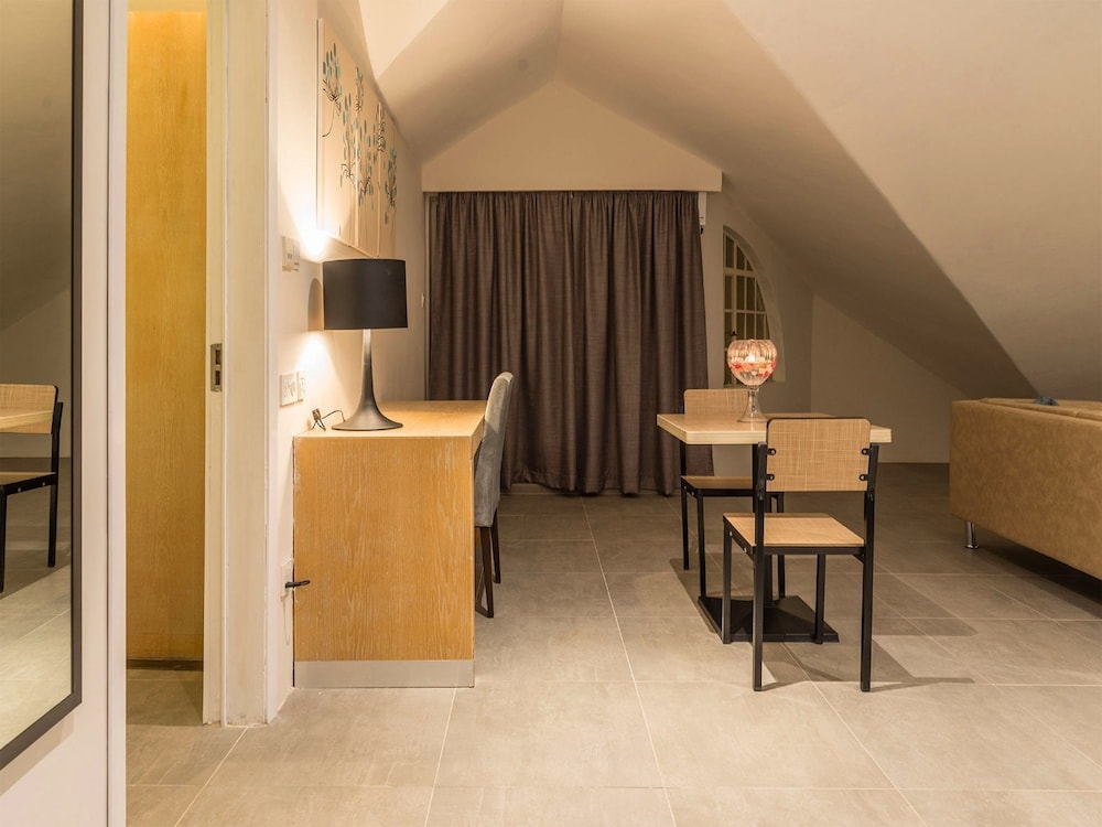 Pereybere Hotel And Apartments 39/44