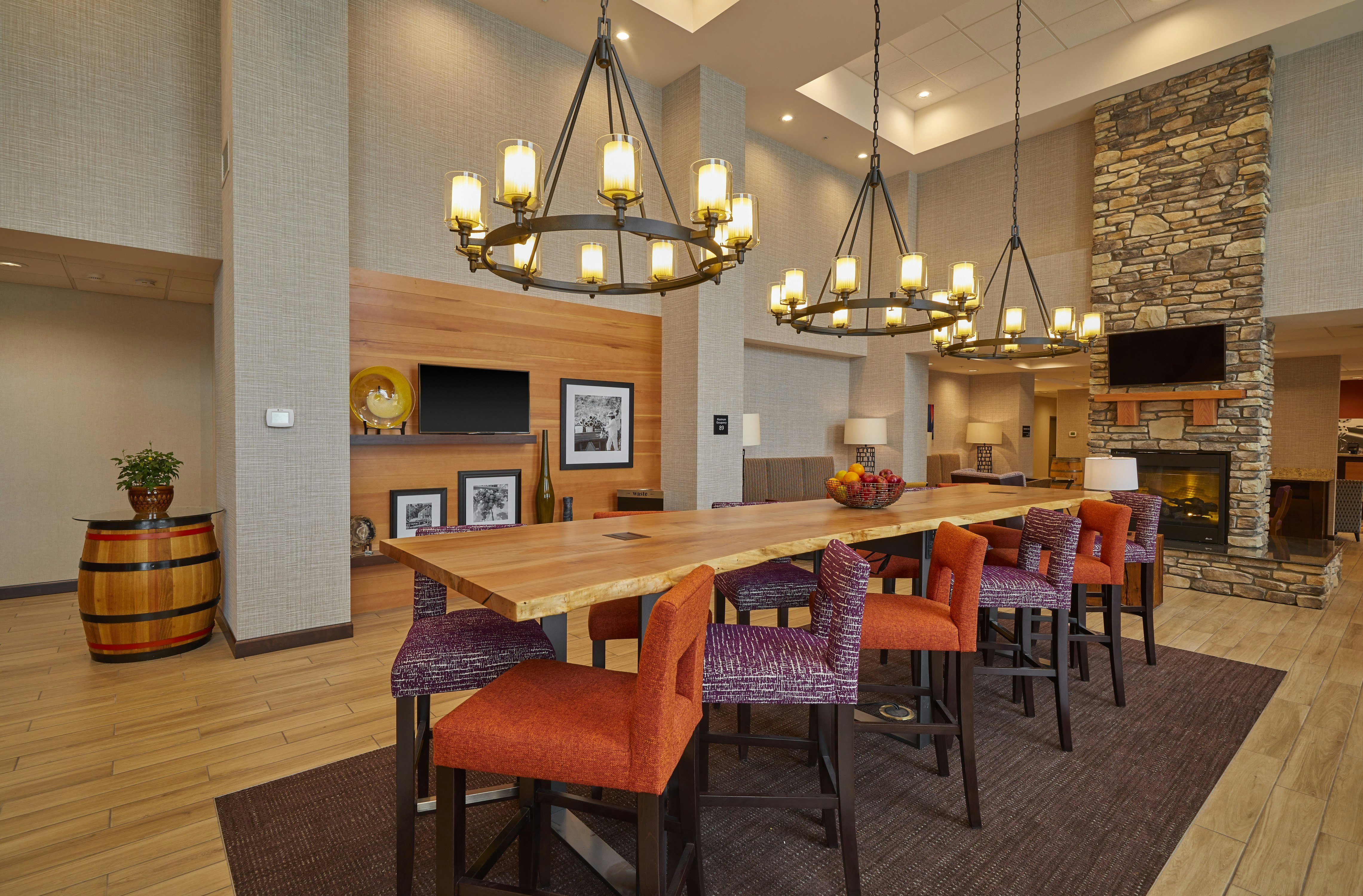 Hampton Inn and Suites Roseburg 29/39