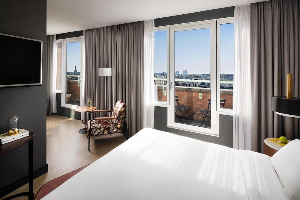 PREMIUM, WITH EXTRA BED, BALCONY