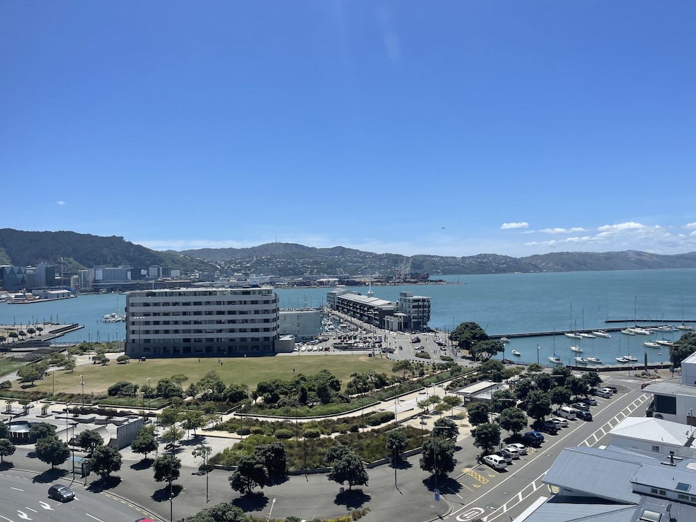 Bay Plaza Hotel 33/40