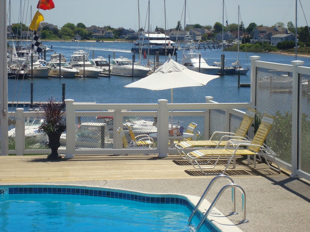 Anchor In Distinctive Waterfront Lodging 1/65