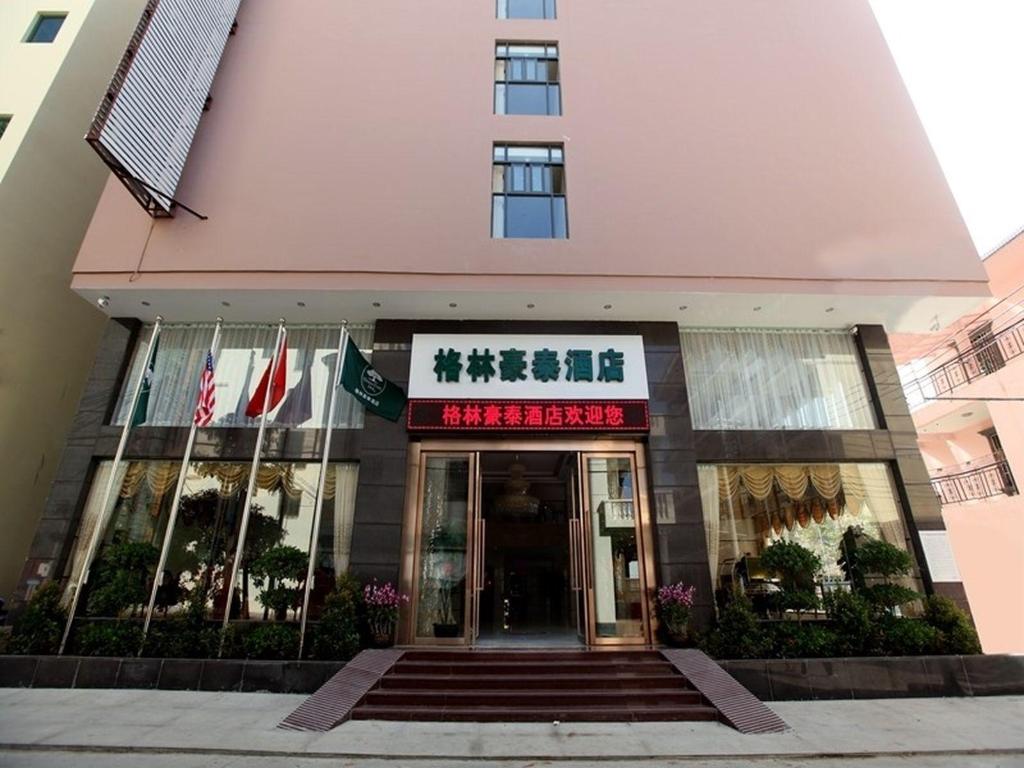 Greentree Inn Sanya Jiyang District Yalongbay Yingbin Avenue Hotel in SANYA