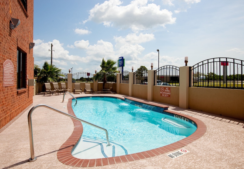 Holiday Inn Express Hotel and Suites La Porte 3/31