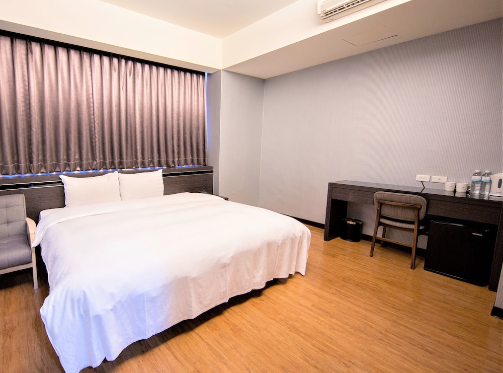 Military 75 Hotel 20/70
