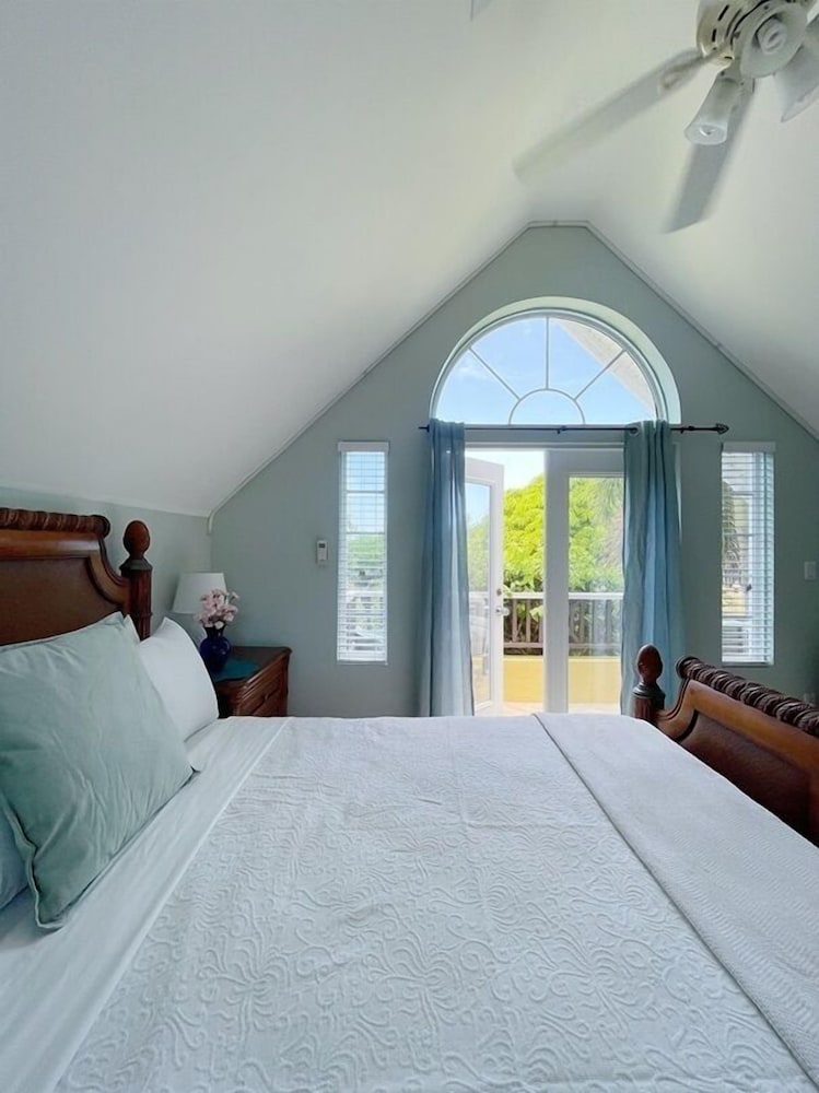 Shangri-La Bed & Breakfast 11/50