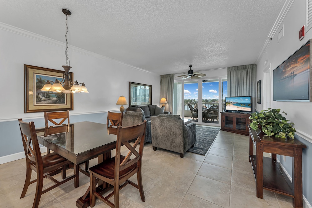Vanderbilt Beach Resort 48/65