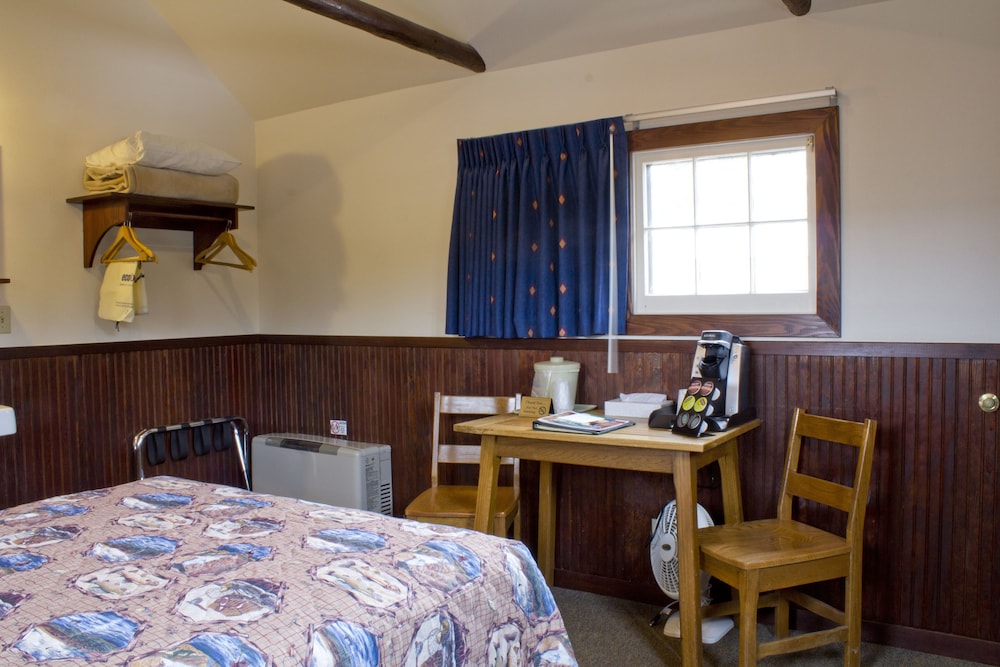 Lake Lodge Cabins 10/16
