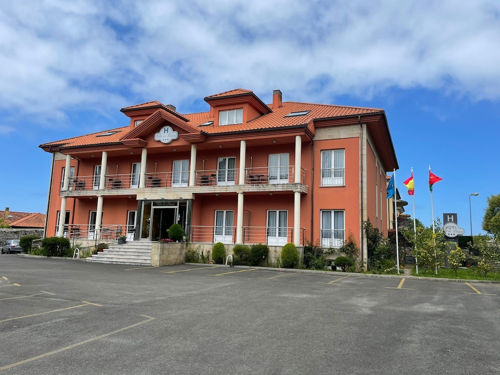 Villa de Llanes 1/34