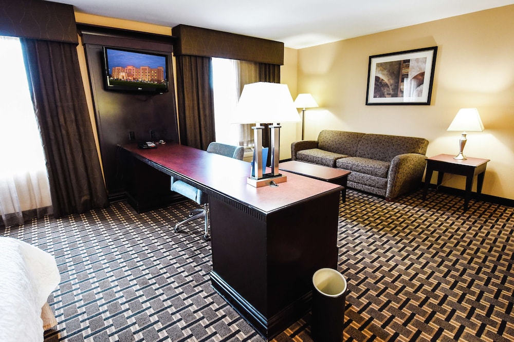 Hampton Inn And Suites Pine Bluff 32/46