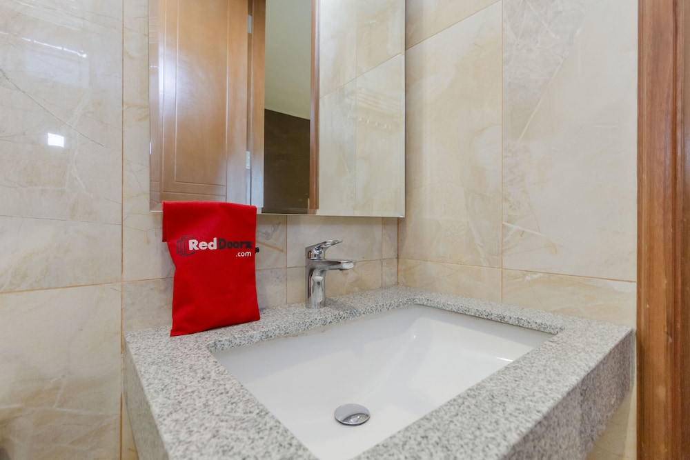 RedDoorz Plus @ CBD Bintaro 54/56
