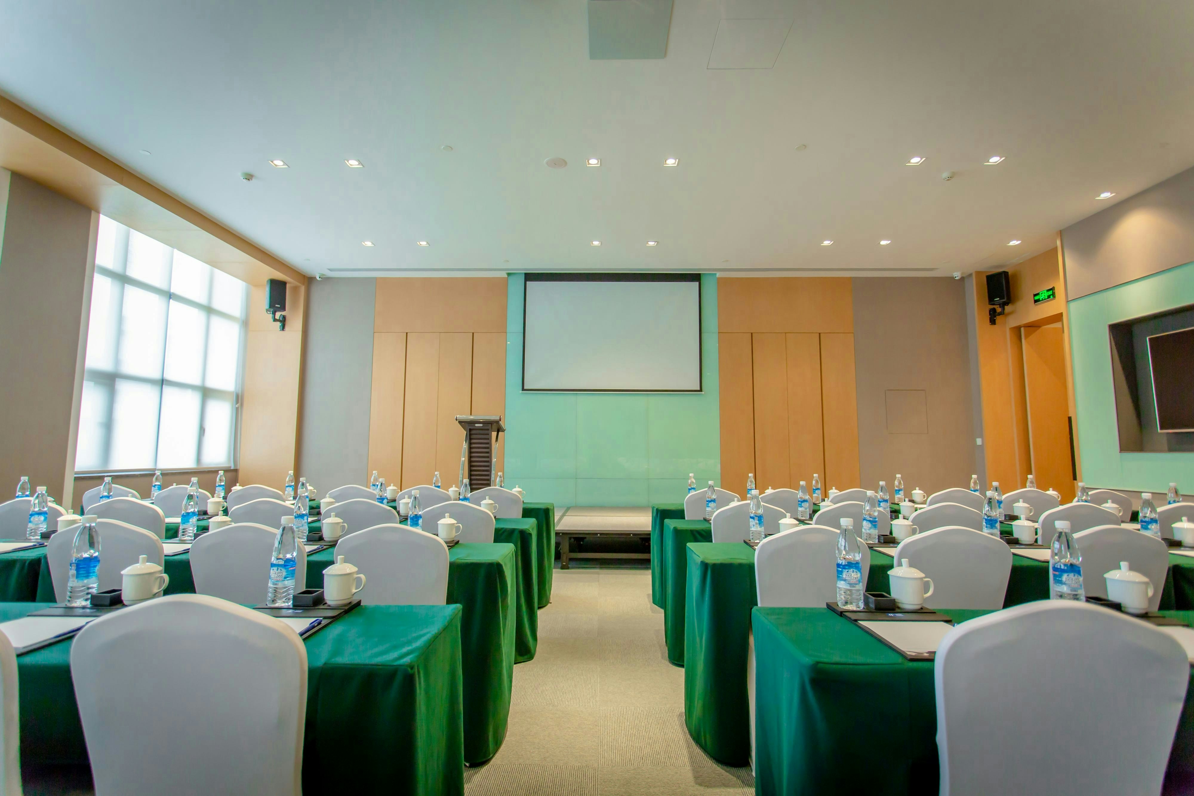 Holiday Inn Express Ya an City Center 36/50