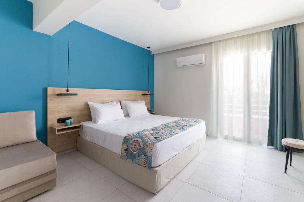 Mythic Summer Hotel 14/74