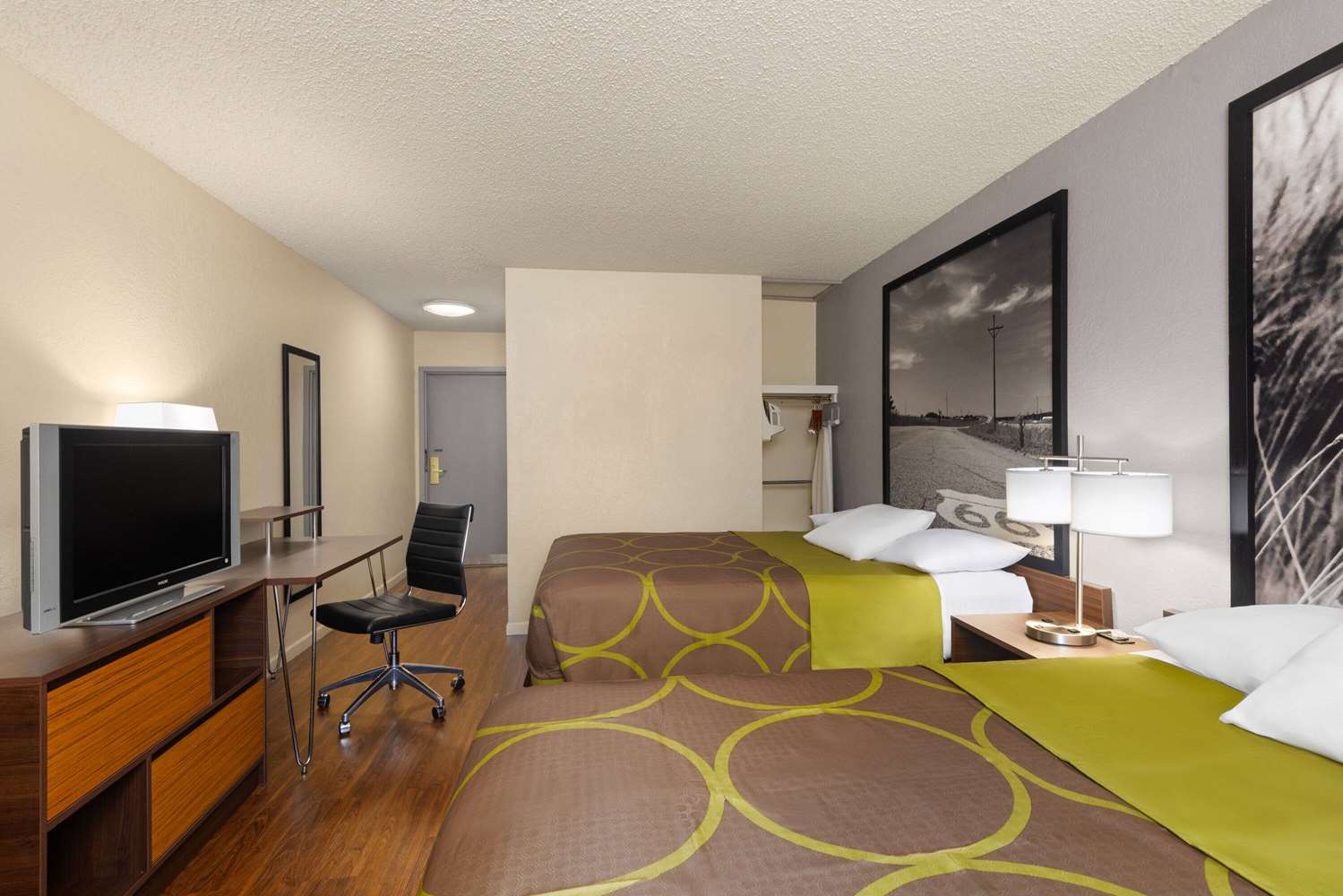 Super 8 by Wyndham Dodge City 18/23
