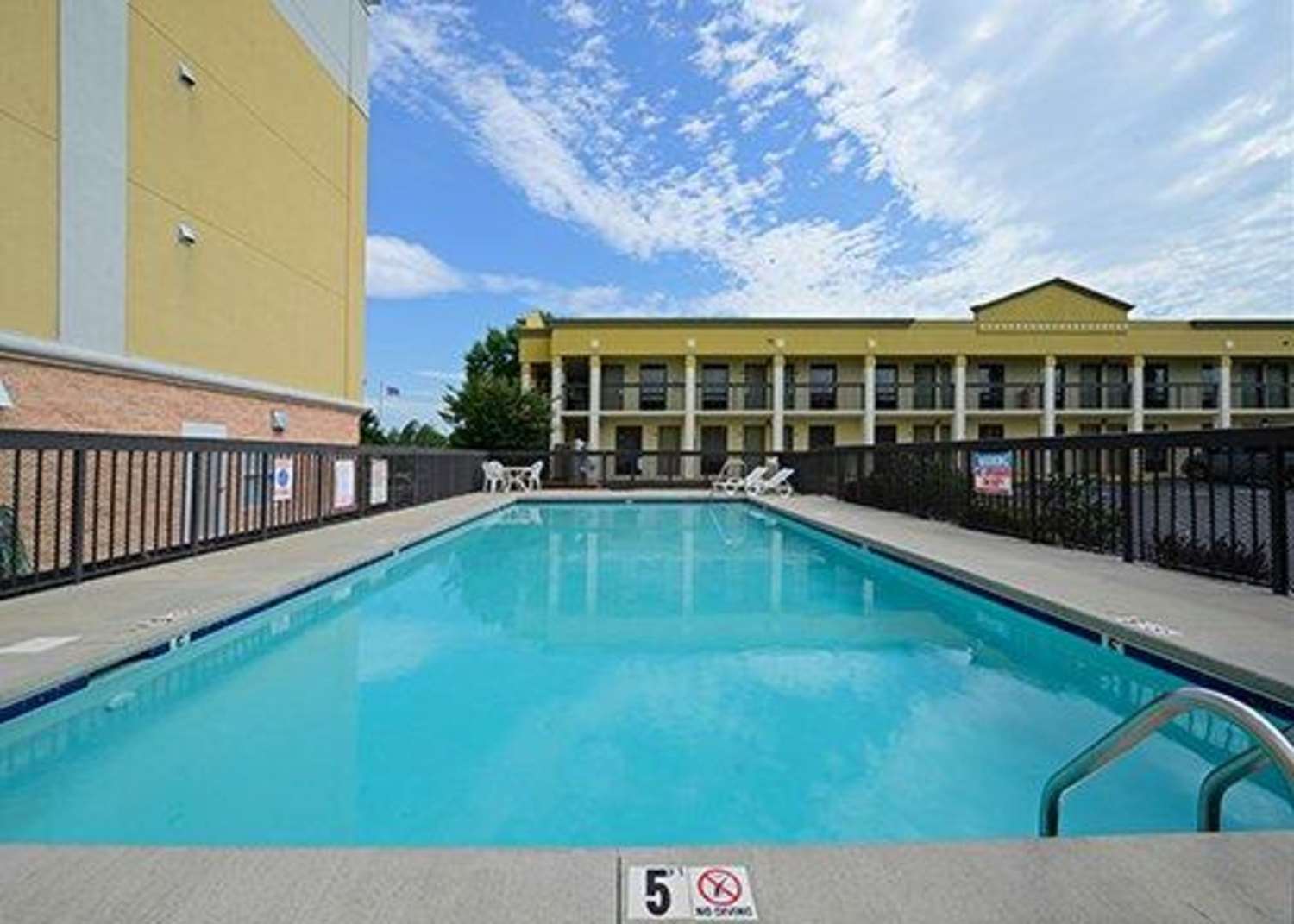 Quality Inn & Suites Mooresville-Lake Norman 4/13
