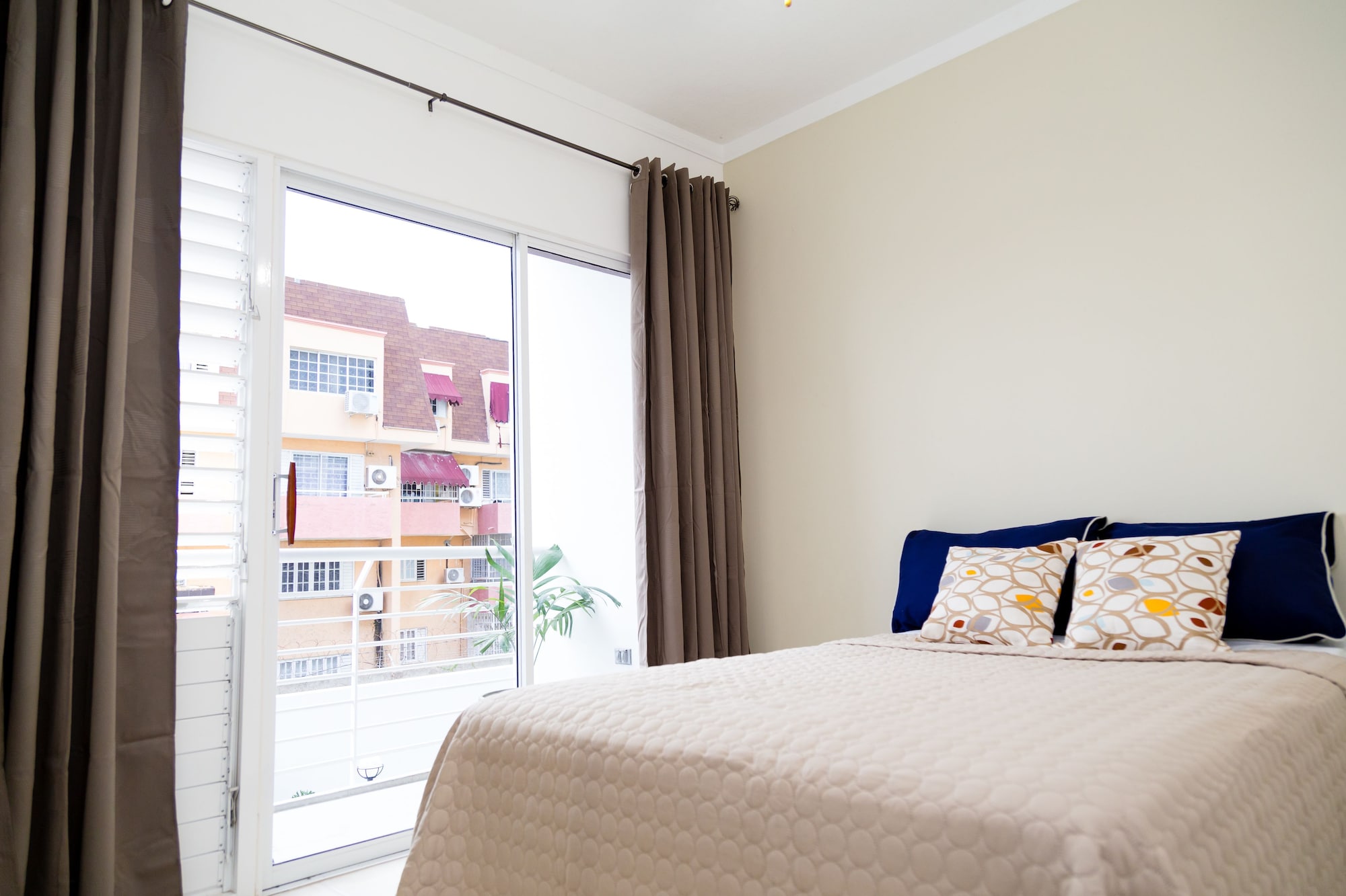 2 BEDROOMS, LUXURY, APARTMENT, CITY VIEW, POOL ACCESS