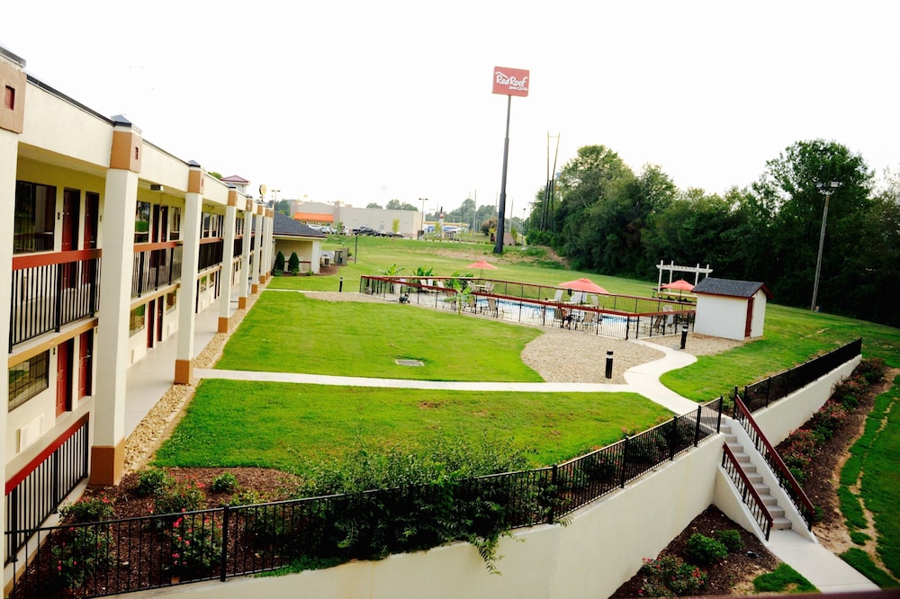 Red Roof Inn & Suites Commerce 23/33