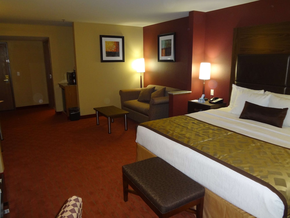 Best Western Plus Woodland Hills Hotel Suites 8/30