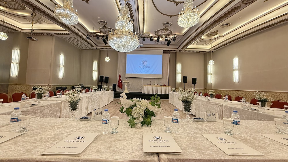 Demir Hotel 36/44