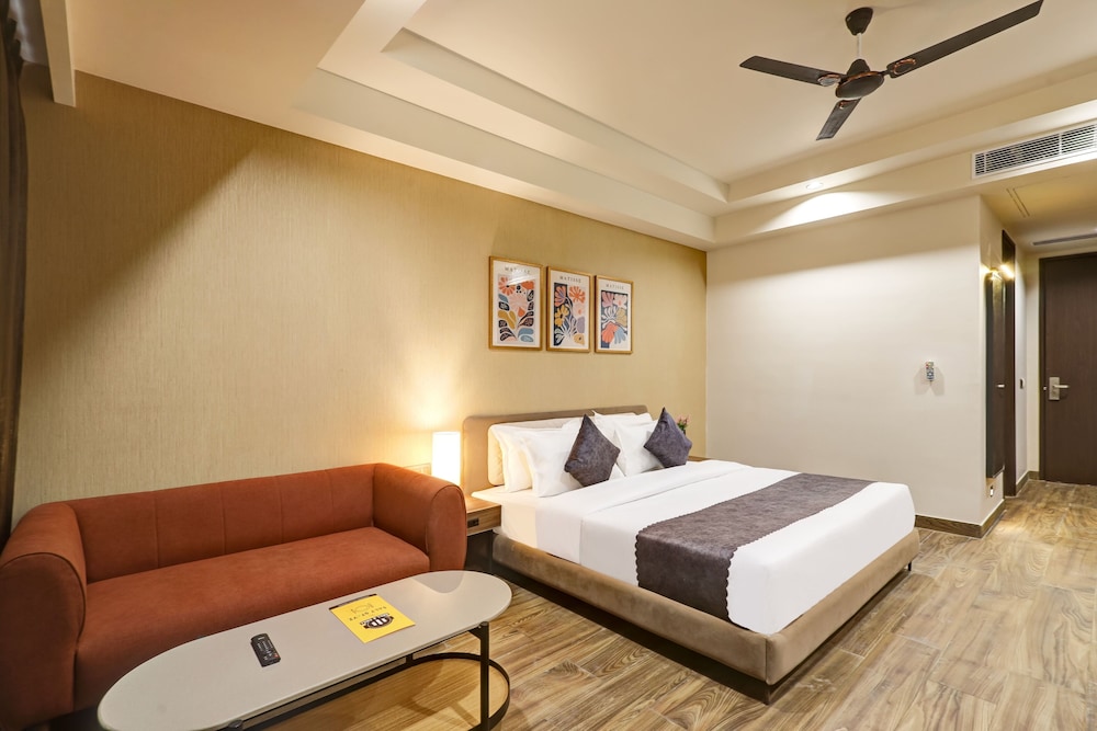 SUPERIOR SUITE BALCONY WITH CITY VIEW