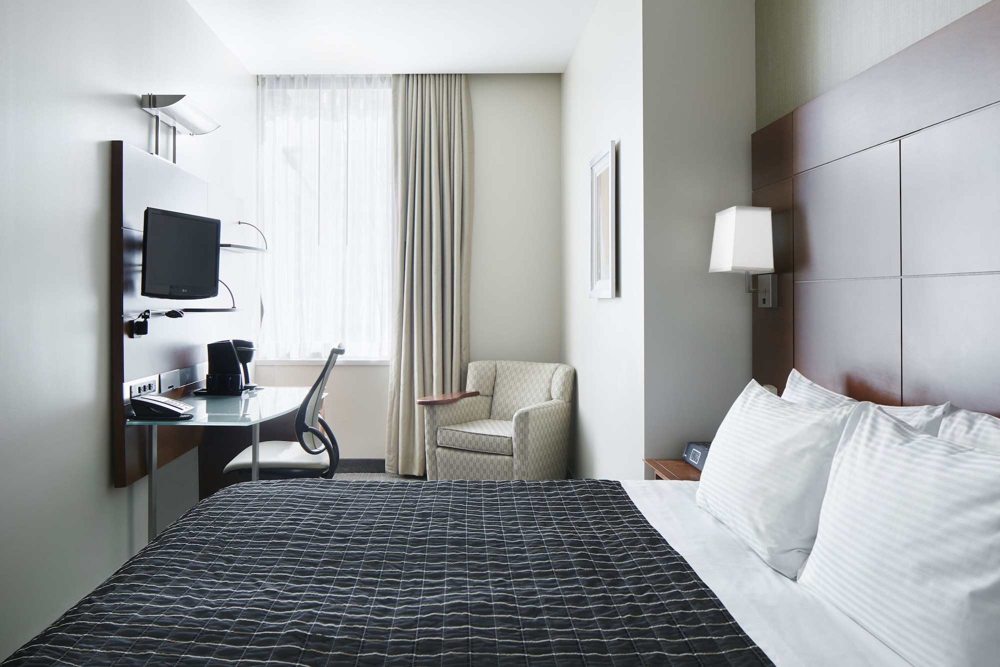 غرفة قياسية بسرير كوين، Club Quarters, Wacker at Michigan 6/10