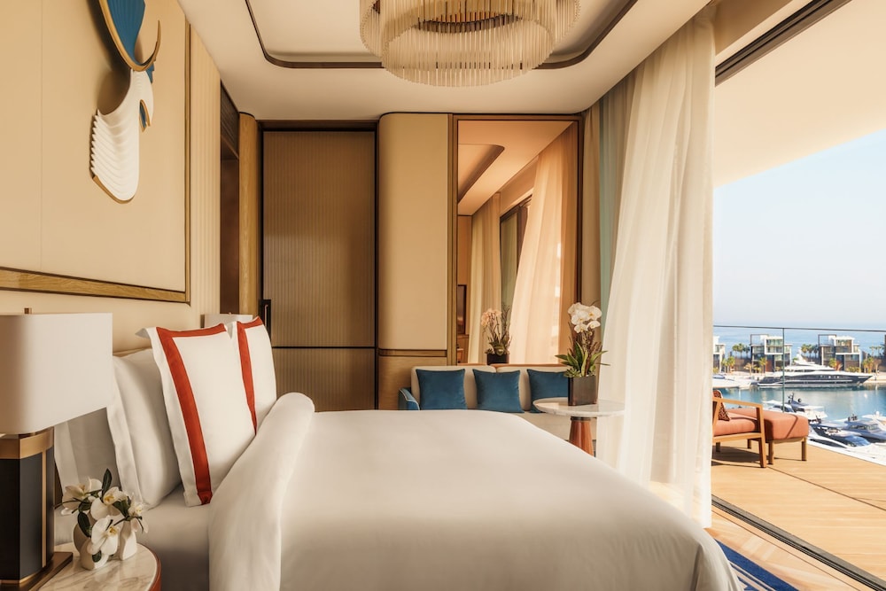 Marina, Pool, Deluxe, Suite, King Bed, Marina View, Butler, Terrace