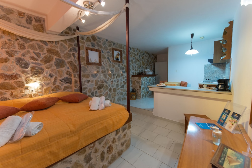 Lobby at Saraya Resort, LEROS