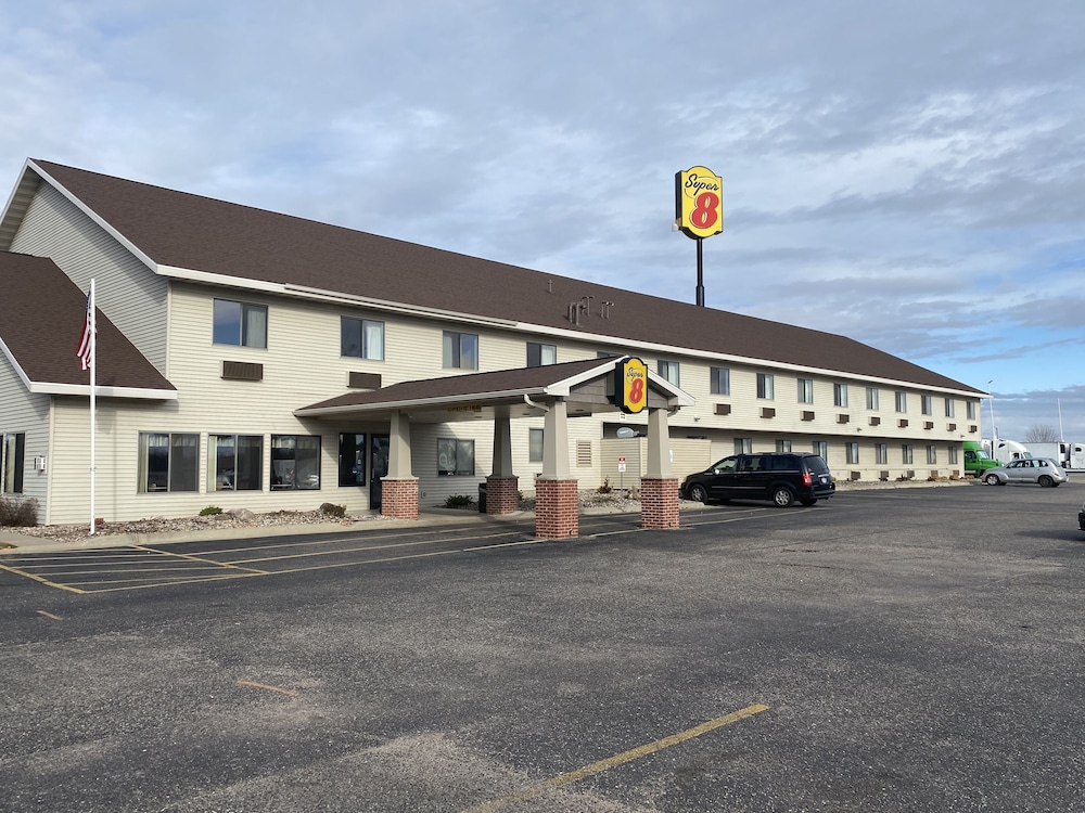 AmericInn by Wyndham Mauston 3/44