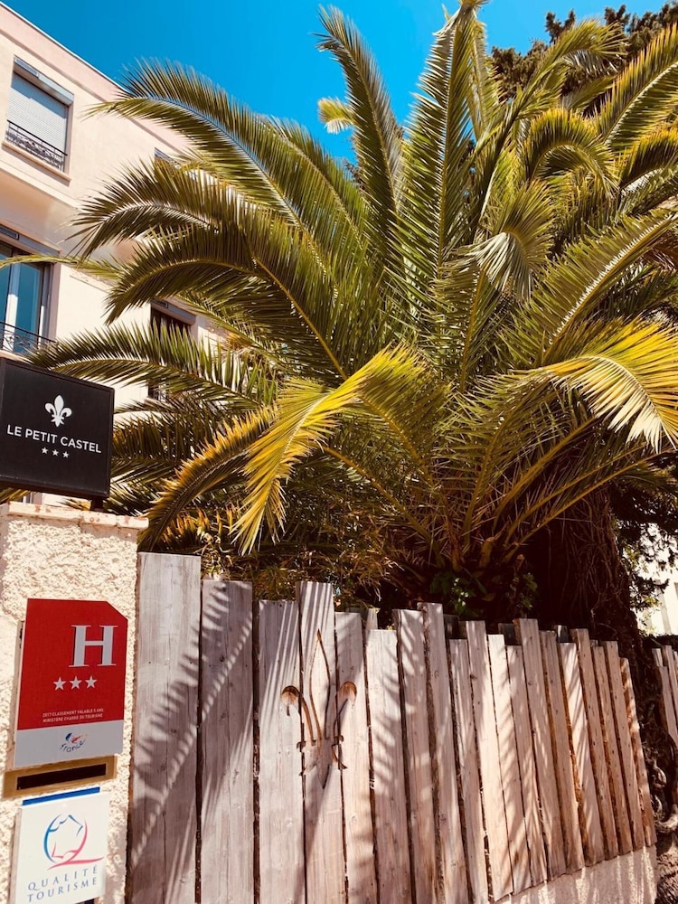 Hotel Le Petit Castel 41/47
