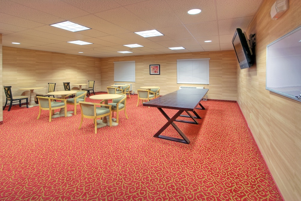 Holiday Inn Express Hotel Suites Tucumcari 26/38