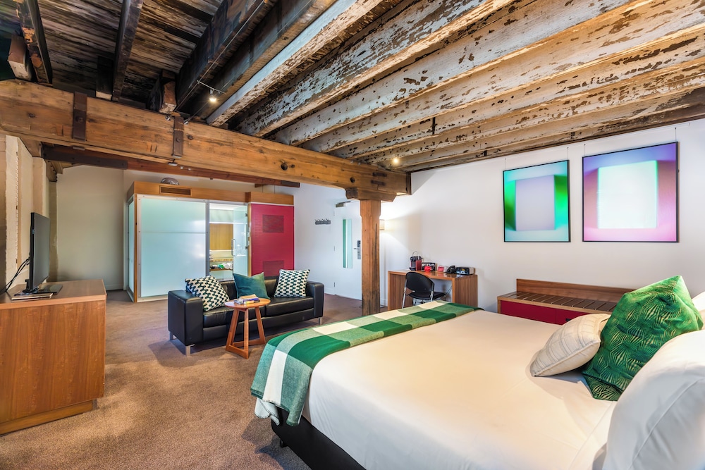 The Henry Jones Art Hotel 26/77