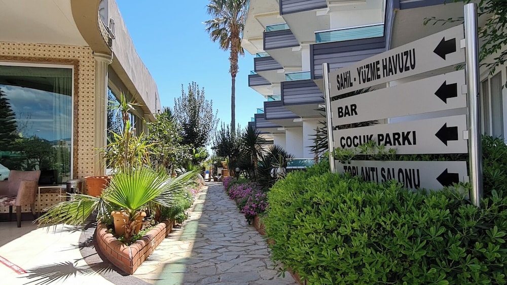 Unluselek Hotel 39/44