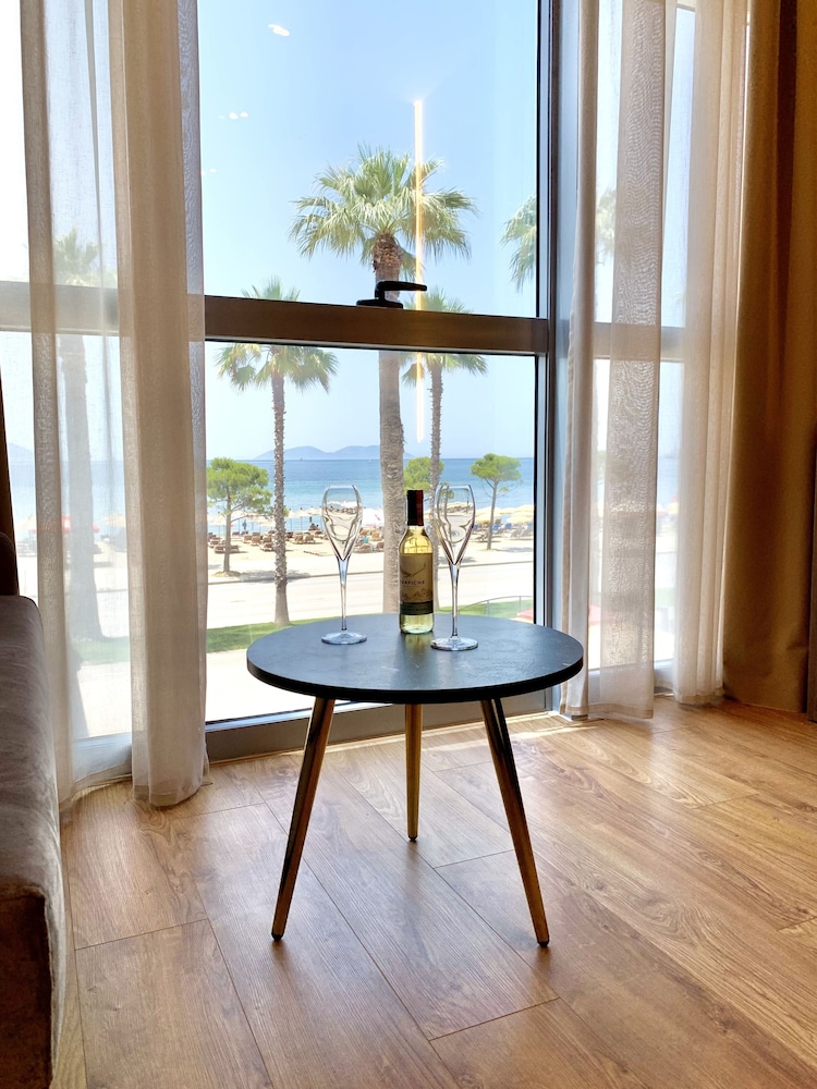 El Mar Hotel 36/61