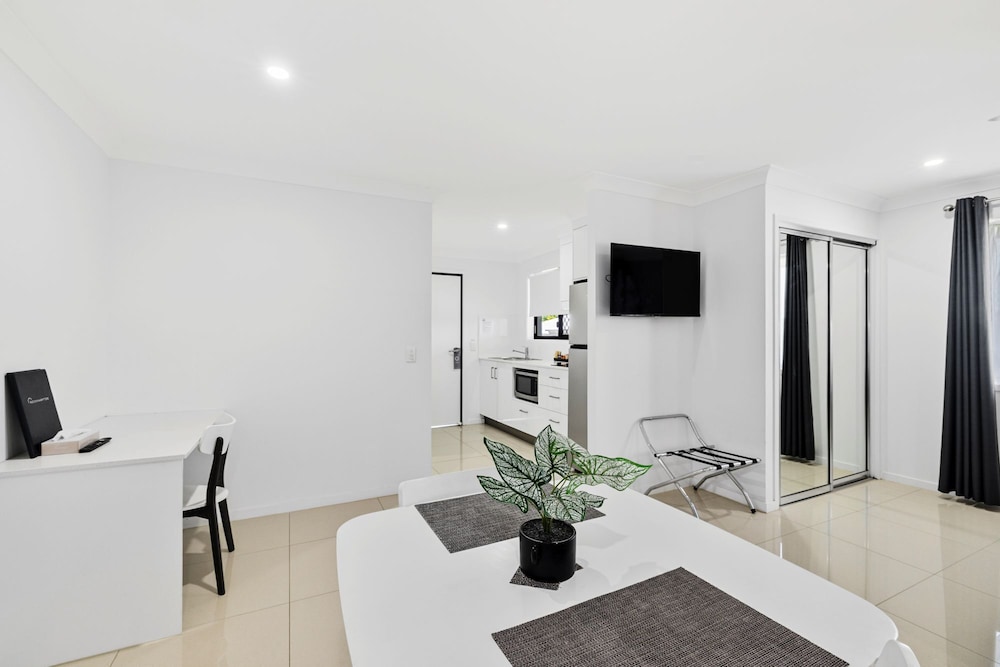 Casa Nostra Motel 33/55