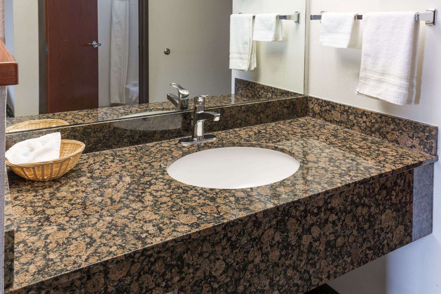 Travelodge Suites By Wyndham Newberg 55/60