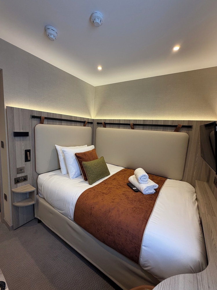 Mabledon Court 12/28