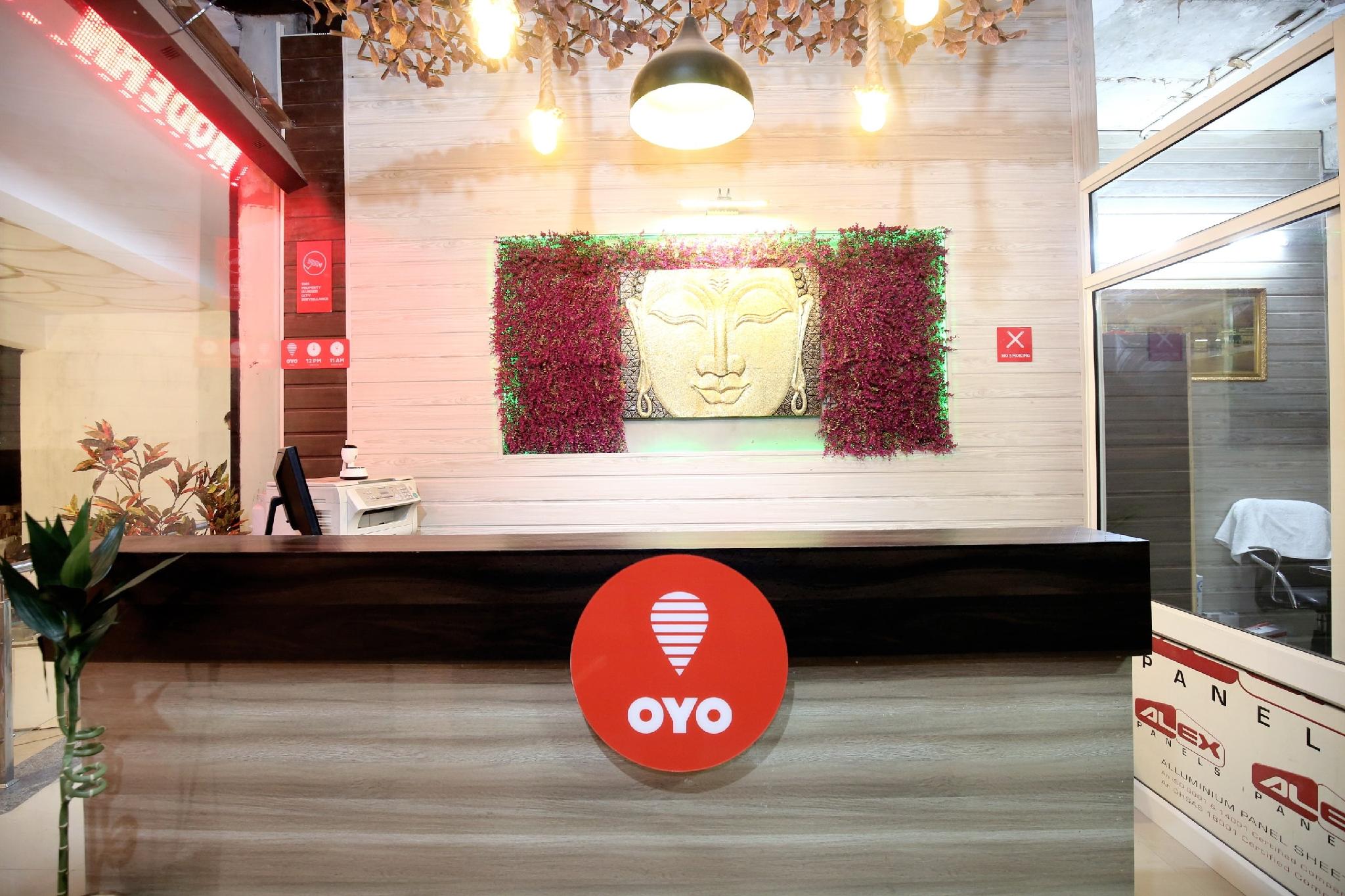 Oyo 13368 Hotel Gold Star 2/35